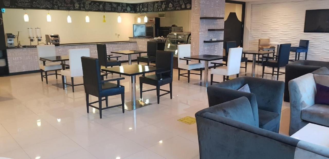 Tulip Hotel & Suites Manáma Kültér fotó